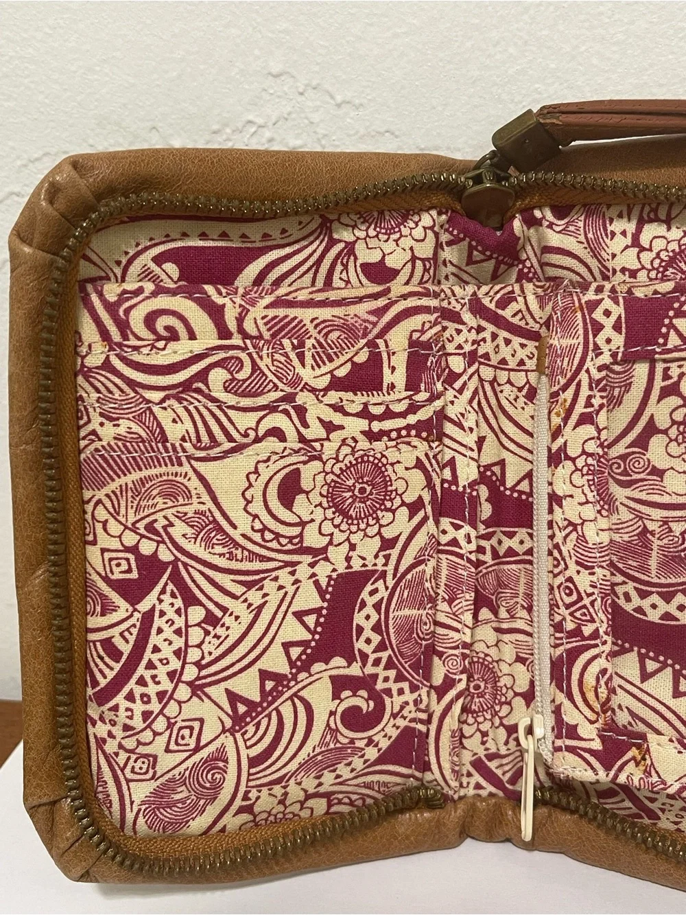 Hobo Tan Leather Wristlet Wallet Zip Around Multi Pockets Zip Pocket Neutral